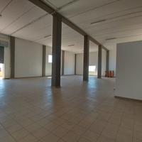 Capannone al primo piano con rampa e 2 p. auto