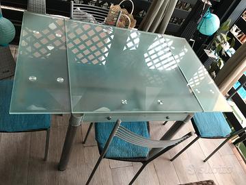 Tavolo allungabile con 4 sedie