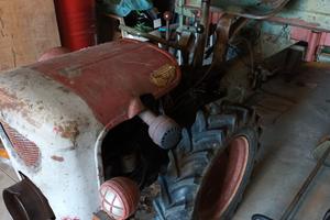 Trattore motoagricola