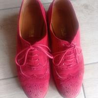 Scarpe e ciabatte da donna.