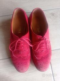 Scarpe e ciabatte da donna.