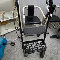 Deambulatore rollator con seduta e freni 