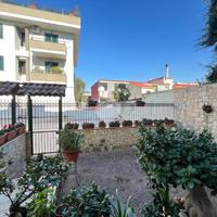 VILLA A SCHIERA A GIUGLIANO IN CAMPANIA