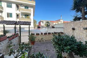 VILLA A SCHIERA A GIUGLIANO IN CAMPANIA