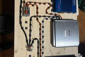 Amplificatore subwoofer auto