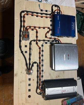 Amplificatore subwoofer auto