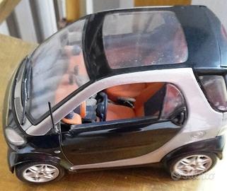 modellino smart  1;18 maisto