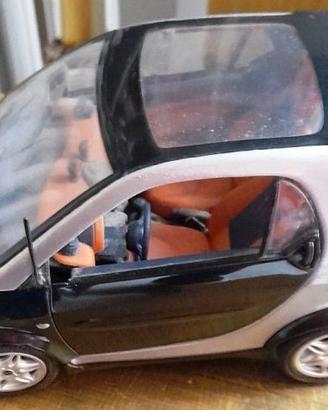 modellino smart  1;18 maisto