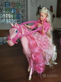 Splendida Principessa a cavallo con accessori