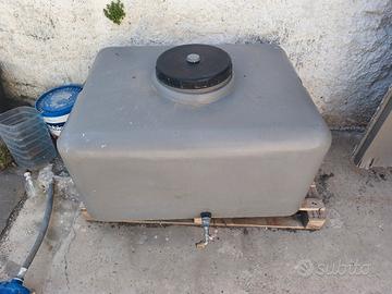 Vasca 400L con rubinetto e pompa