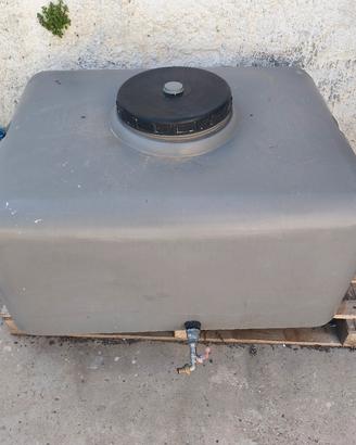 Vasca 400L con rubinetto e pompa