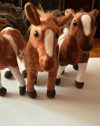 Cavalli peluche realistici set 3 nuovi