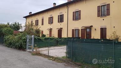 Garage o box o deposito di grandi dimensioni 180 m