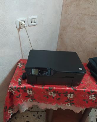 Stampante HP Deskjet 3520 e-All-in-One.



