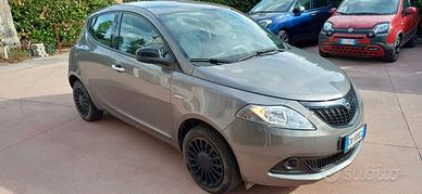 Lancia Ypsilon 1.0 FireFly 5 porte S&S Hybrid Silv