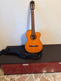 Chitarra Classica Amplificata