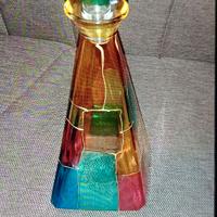 Brocca antica in vetro lavorato