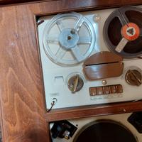 Mobile radio di legno a tavolino da caffè