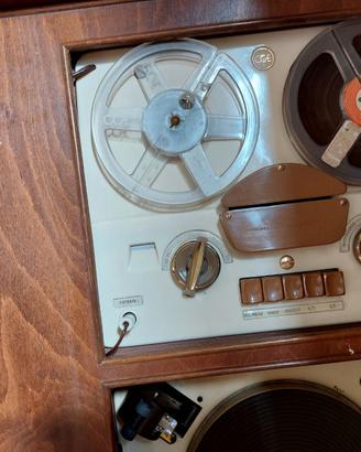 Mobile radio di legno a tavolino da caffè
