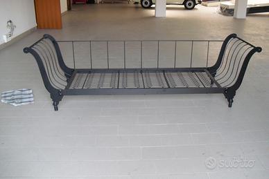 Divano in ferro battuto