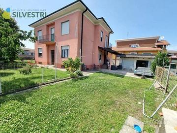 Villa di 238 m² con più di 5 locali e box auto dop