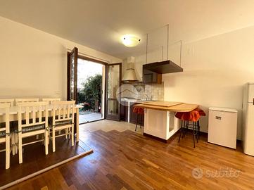 5 LOCALI A ACQUAVIVA PICENA