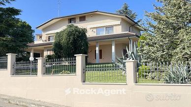 VILLA ESCLUSIVA A TORTORETO