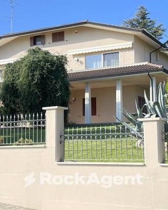 VILLA ESCLUSIVA A TORTORETO