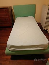 letto singolo con doghe in legno 