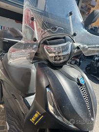 Piaggio Beverly 400 deep black