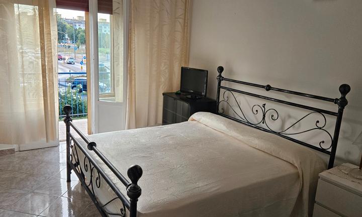 Stanza singola arreadata a Scandicci Firenze