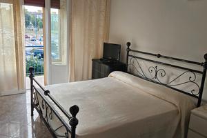 Stanza singola arreadata a Scandicci Firenze