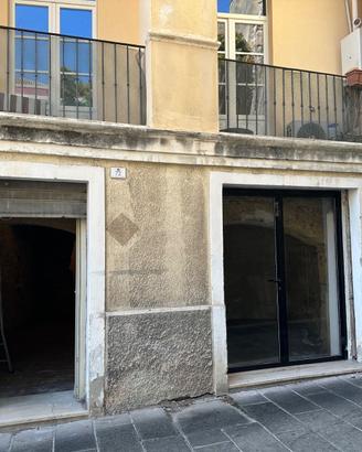 Locale commerciale - ufficio in Castello