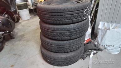 treno gomme con cerchi toyota yaris