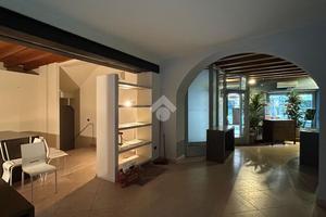 NEGOZIO A VALEGGIO SUL MINCIO