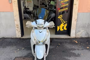 Honda SH 300 fine 2017 - PERMUTE