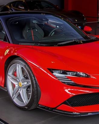 DISPONIAMO DI RICAMBI AUTO FERRARI SF90 MATERIALE 