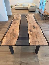 Tavolo in legno e resina