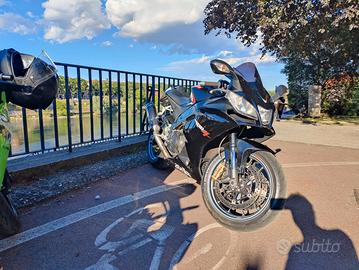 Aprilia RSV4 1000 R