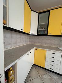 Cucina completa di elettrodomestici