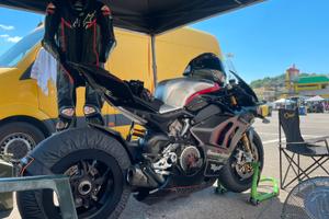 Panigale v4r pronto pista