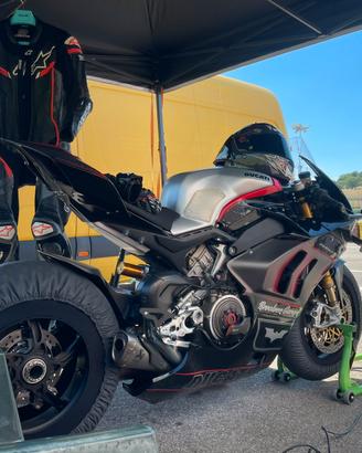 Panigale v4r pronto pista