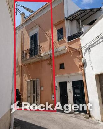 Casa indipendente di 150 m² con più di 5 locali a 