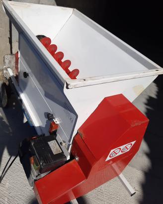 Diraspatrice elettrica per uva