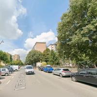 Ampia stanza - incluso posto auto - San Donato