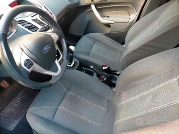 auto Ford Fiesta 