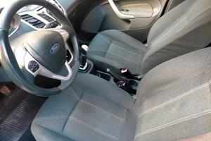 auto Ford Fiesta 