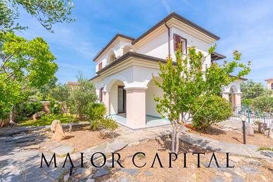 San Teodoro | Lu Fraili | Villa bifamiliare con gi