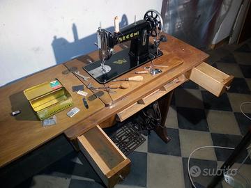 Macchina da cucire necchi con mobile