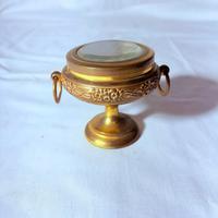 Alzatina scrigno Art Nouveau in ottone del 1920